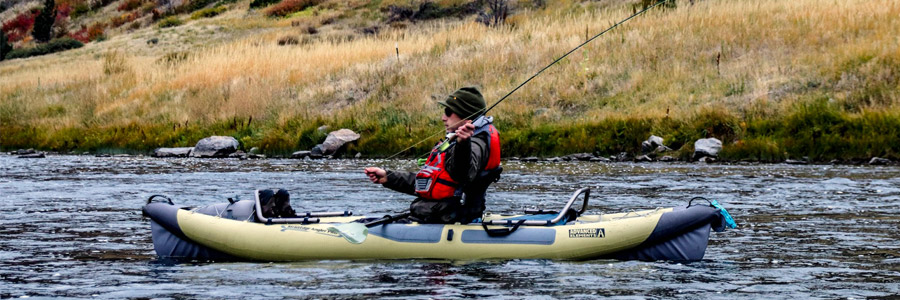 chalecos salvavidas en un kayak